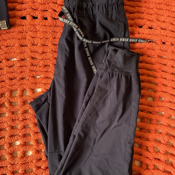 Men’s Medium scrub set - navy (jogger style) - Picture 3 of 3